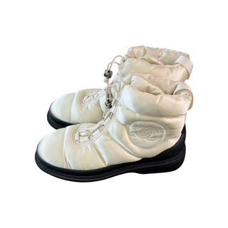 Chanel Ivory CC Logo Quilted Puffer Lace-Up Snow Boots EU 37