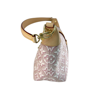 Louis Vuitton Rose Ruban Pochette Mia Monogram Emblème Pouch