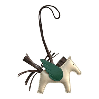 Hermès Rodeo Pegase PM Charm in Nata, Vert Comics & Ebene