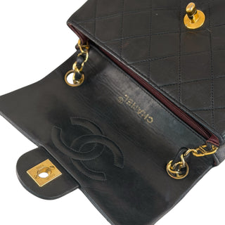 Chanel Vintage Black Quilted Lambskin Classic Flap Shoulder Bag 24K Gold Hardware