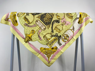 HERMÈS Silk Scarf Golden & Pink